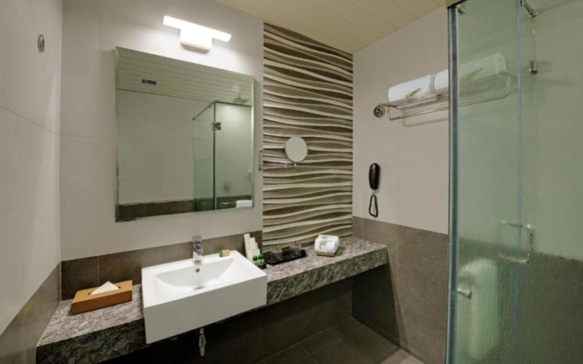 Hotel Seven Inn Near Delhi Airport New Delhi Ngoại thất bức ảnh